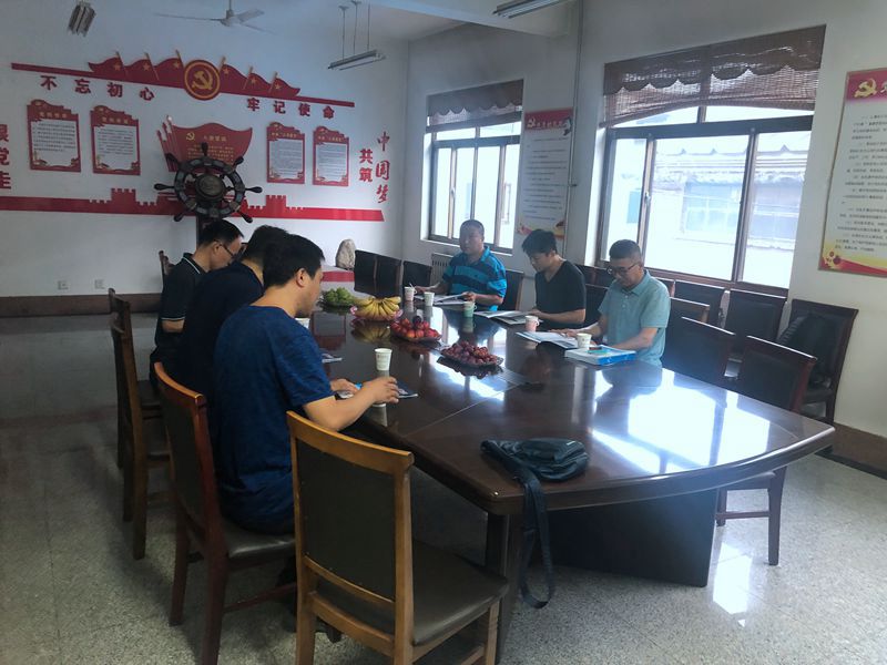 河南的孙总和丁总，潍坊张总来我厂考察400链轨全液压动力头型钻机